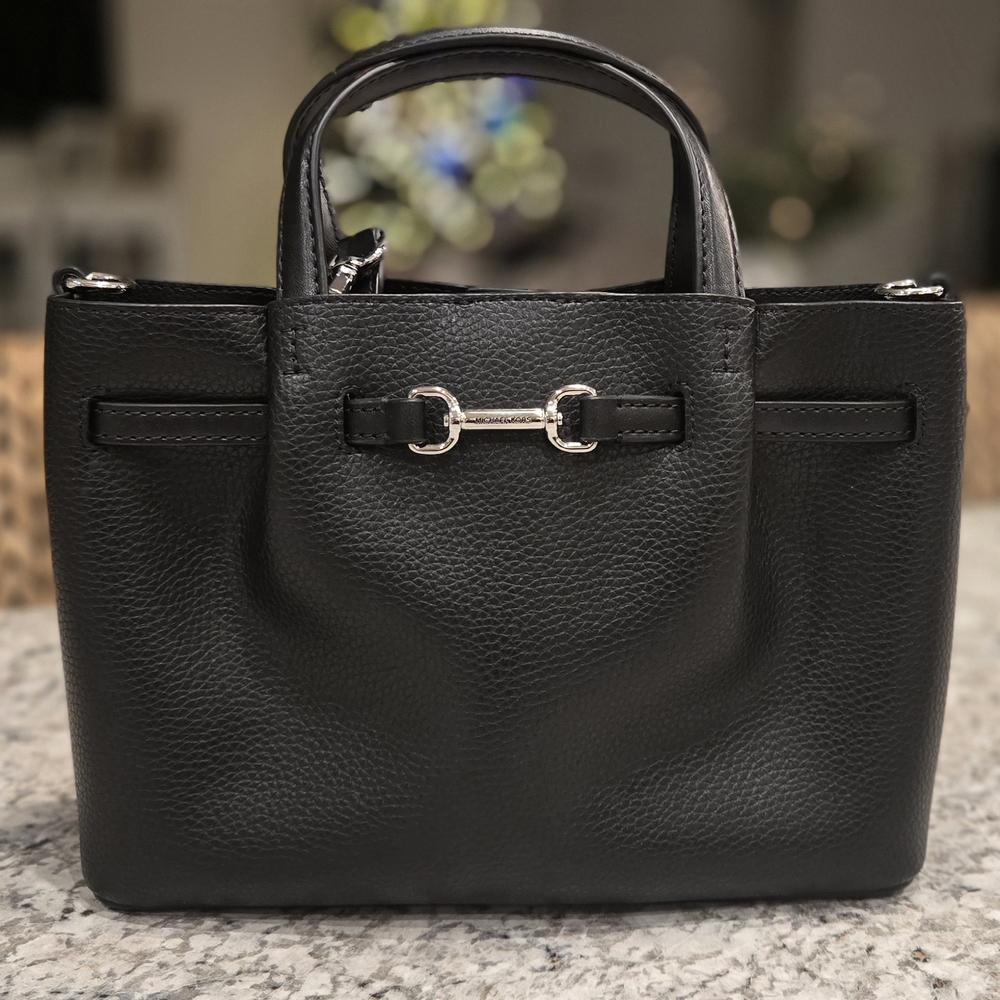 Michael Kors

Carson Small Pebbled Leather Satchel